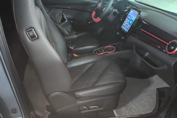 Used Chery QQ Little Ant 2022 Sweet Pink Edition Half-Sugar Version Lithium Iron Phosphate 29.2 kWh 30 kW 301 km Right Front Seat