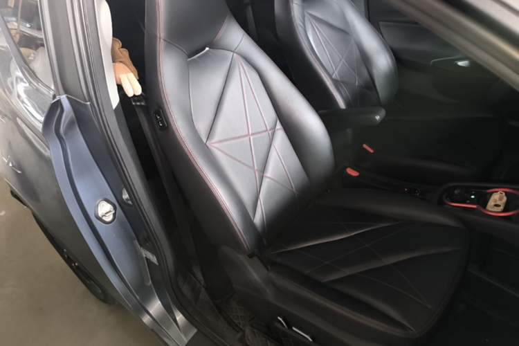 Used Chery QQ Little Ant 2022 Revised Version Sweet Pink Edition Half-Sugar Version Lithium Iron Phosphate 30.7 kWh 30 kW 301 km Right Front Seat