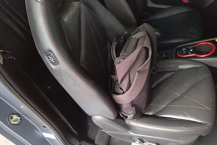 Used Chery QQ Little Ant 2022 Revised Version Sweet Pink Edition Half-Sugar Version Lithium Iron Phosphate 30.7 kWh 30 kW 301 km Right Front Seat