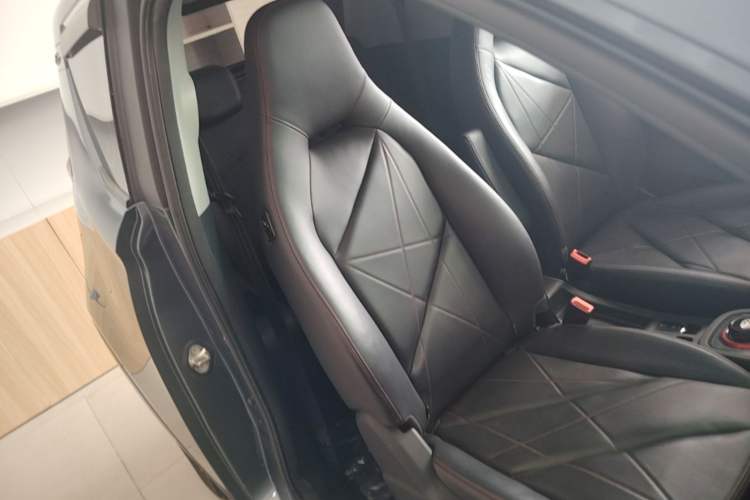 Used Chery QQ Little Ant 2022 Revised Version Sweet Pink Edition Half-Sugar Version Lithium Iron Phosphate 30.7 kWh 30 kW 301 km Right Front Seat