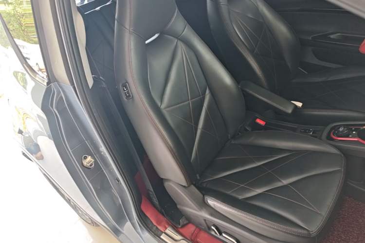 Used Chery QQ Little Ant 2022 Sweet Pink Edition Half-Sugar Version 3-Cell Lithium 30kW 301km Right Front Seat