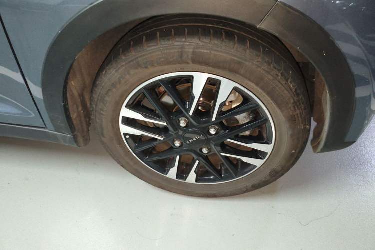 Used Chery QQ Little Ant 2022 Revised Version Sweet Pink Edition Half-Sugar Version Lithium Iron Phosphate 30.7 kWh 30 kW 301 km Right Front Wheel Hub
