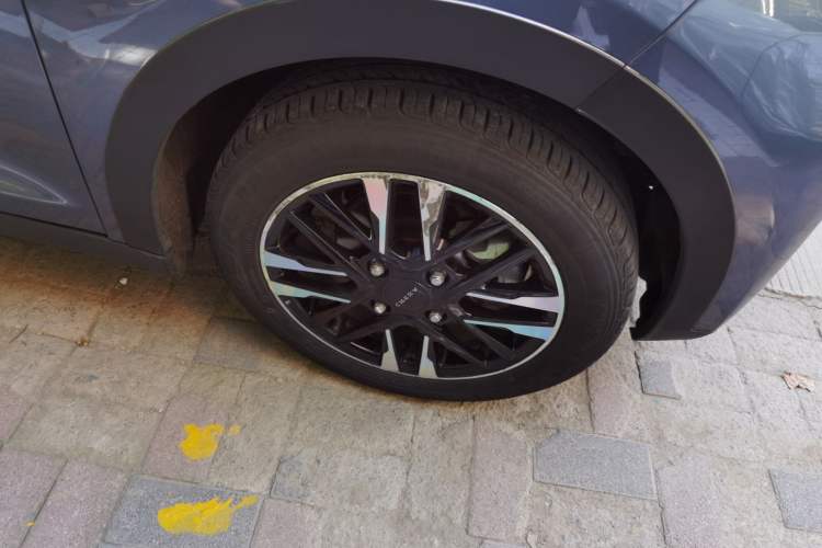 Used Chery QQ Little Ant 2022 Revised Version Sweet Pink Edition Half-Sugar Version Lithium Iron Phosphate 30.7 kWh 30 kW 301 km Right Front Wheel Hub