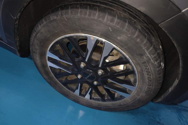 Used Chery QQ Little Ant 2022 Sweet Pink Edition Half-Sugar Version Lithium Iron Phosphate 30 kW 301 km Right Front Wheel Hub