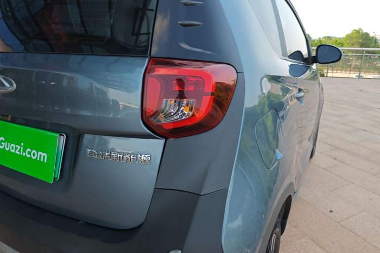 Used Chery QQ Little Ant 2022 Sweet Pink Edition Half-Sugar Version 3-Cell Lithium 30kW 301km Right Rear Taillight