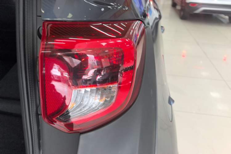 Used Chery QQ Little Ant 2022 Sweet Pink Edition Half-Sugar Version 3-Cell Lithium 30kW 301km Right Rear Taillight