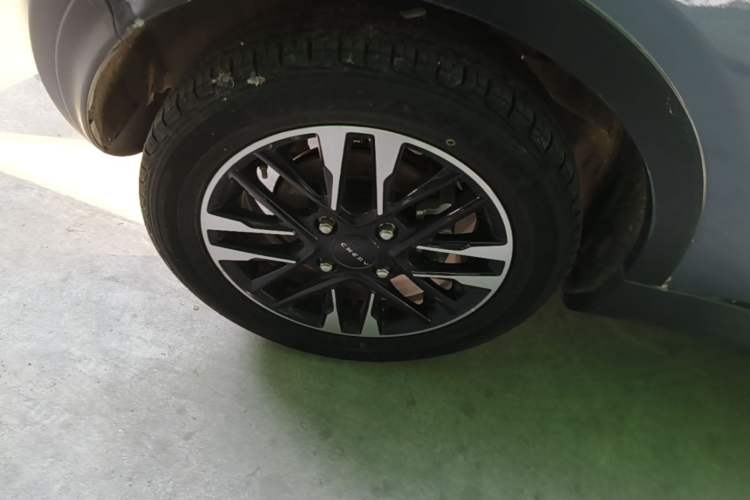 Used Chery QQ Little Ant 2022 Sweet Pink Edition Half-Sugar Version Lithium Iron Phosphate 29.2 kWh 30 kW 301 km Right Rear Wheel Hub