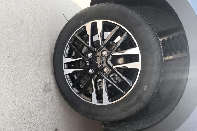 Used Chery QQ Little Ant 2022 Restyled Version Sweet Pink Edition Half-Sugar Version 28.8 kWh 30 kW 301 km Right Rear Wheel Hub