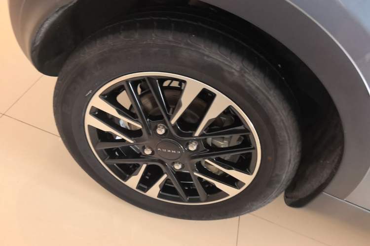 Used Chery QQ Little Ant 2022 Revised Version Sweet Pink Edition Half-Sugar Version Lithium Iron Phosphate 30.7 kWh 30 kW 301 km Right Rear Wheel Hub
