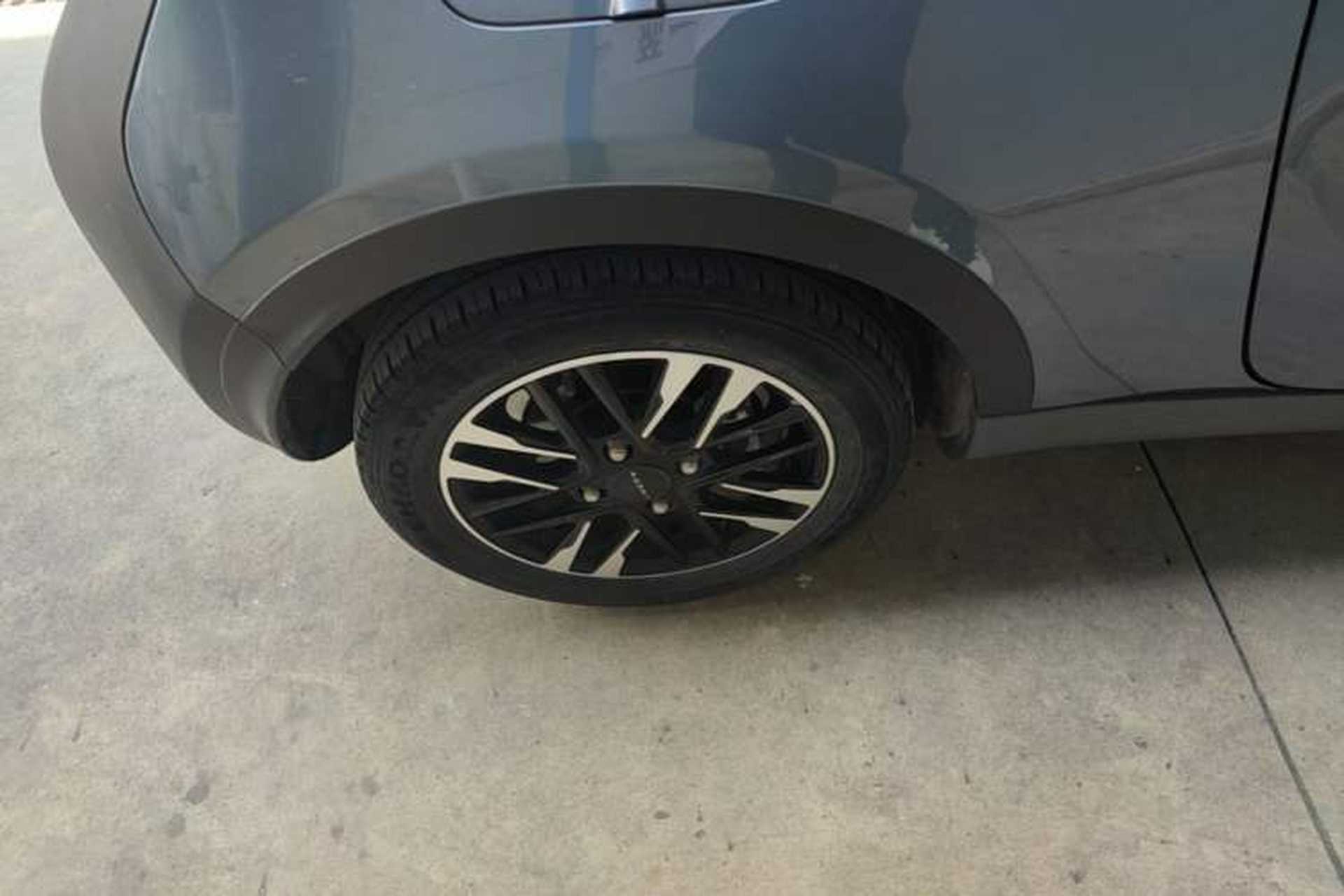 Used Chery QQ Little Ant 2022 Sweet Pink Edition Half-Sugar Version Lithium Iron Phosphate 30 kW 301 km Right Rear Wheel Hub