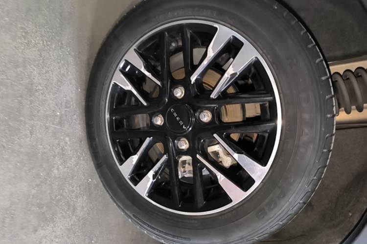 Used Chery QQ Little Ant 2022 Revised Version Sweet Pink Edition Half-Sugar Version Lithium Iron Phosphate 30.7 kWh 30 kW 301 km Right Rear Wheel Hub