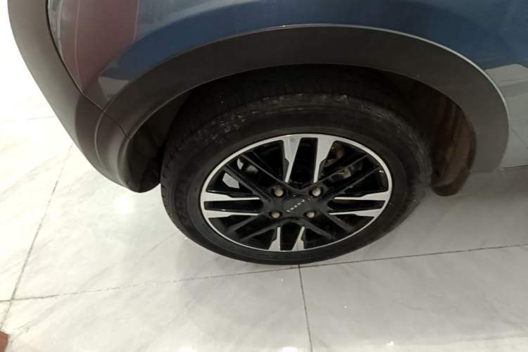 Used Chery QQ Little Ant 2022 Revised Version Sweet Pink Edition Half-Sugar Version Lithium Iron Phosphate 30.7 kWh 30 kW 301 km Right Rear Wheel Hub