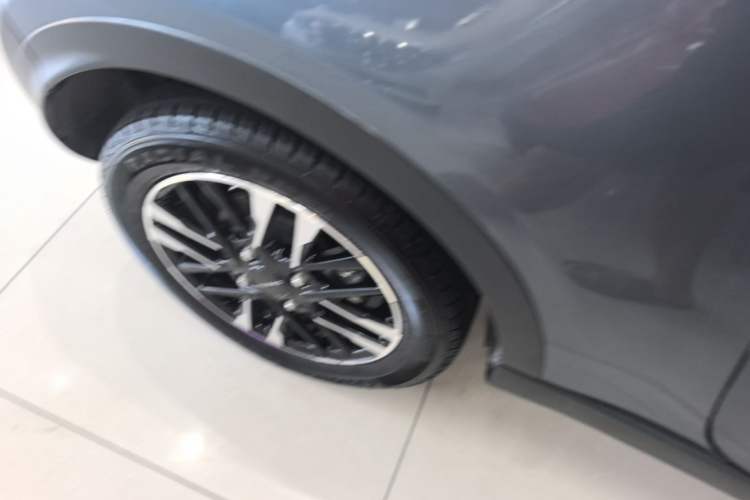 Used Chery QQ Little Ant 2022 Sweet Pink Edition Half-Sugar Version 3-Cell Lithium 30kW 301km Right Rear Wheel Hub