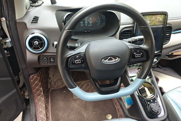 Used Chery QQ Little Ant 2022 Revised Version Sweet Pink Edition Half-Sugar Version Lithium Iron Phosphate 30.7 kWh 30 kW 301 km Steering Wheel