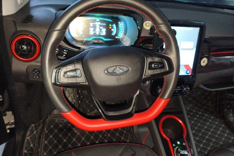 Used Chery QQ Little Ant 2022 Revised Version Sweet Pink Edition Half-Sugar Version Lithium Iron Phosphate 30.7 kWh 30 kW 301 km Steering Wheel