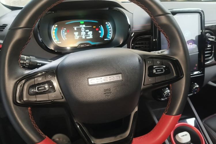 Used Chery QQ Little Ant 2022 Revised Version Sweet Pink Edition Half-Sugar Version Lithium Iron Phosphate 30.7 kWh 30 kW 301 km Steering Wheel