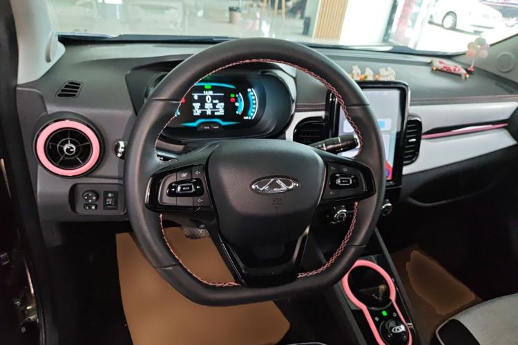 Used Chery QQ Little Ant 2022 Sweet Pink Edition Half-Sugar Version Lithium Iron Phosphate 29.2 kWh 30 kW 301 km Steering Wheel