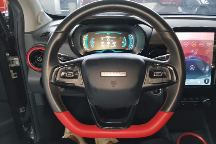 Used Chery QQ Little Ant 2022 Restyled Version Sweet Pink Edition Half-Sugar Version 30.6 kWh 30 kW 301 km Steering Wheel