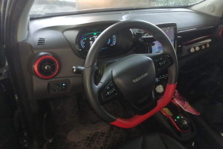 Used Chery QQ Little Ant 2022 Sweet Pink Edition Half-Sugar Version 3-Cell Lithium 30kW 301km Steering Wheel