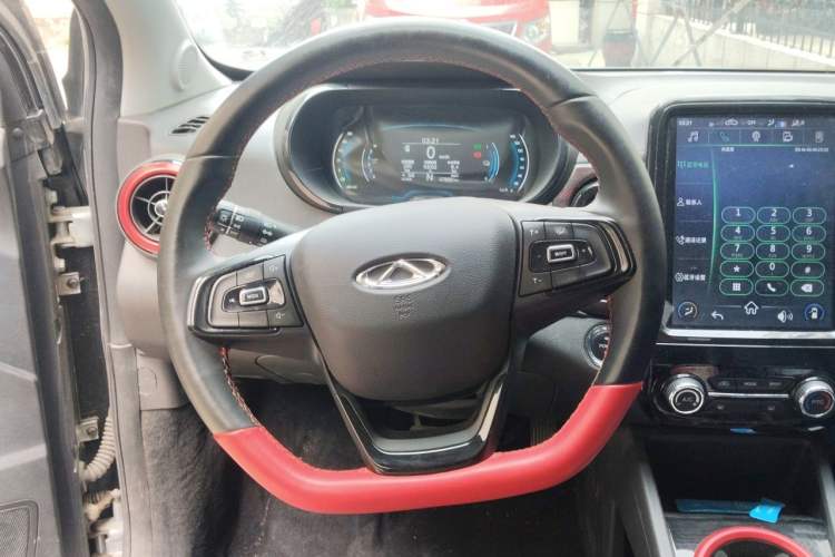 Used Chery QQ Little Ant 2022 Revised Version Sweet Pink Edition Half-Sugar Version Lithium Iron Phosphate 30.7 kWh 30 kW 301 km Steering Wheel
