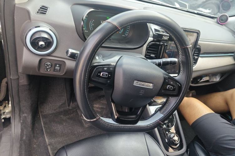Used Chery QQ Little Ant 2022 Revised Version Sweet Pink Edition Half-Sugar Version Lithium Iron Phosphate 30.7 kWh 30 kW 301 km Steering Wheel