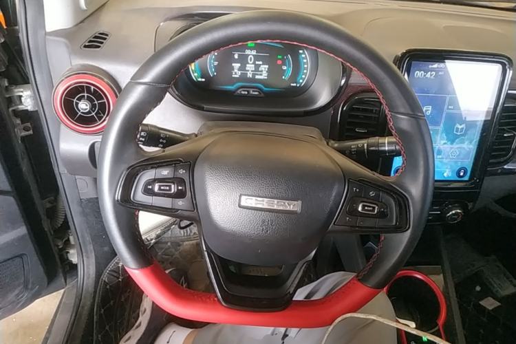 Used Chery QQ Little Ant 2022 Sweet Pink Edition Low-Sugar Version 30kW 301km Range Steering Wheel