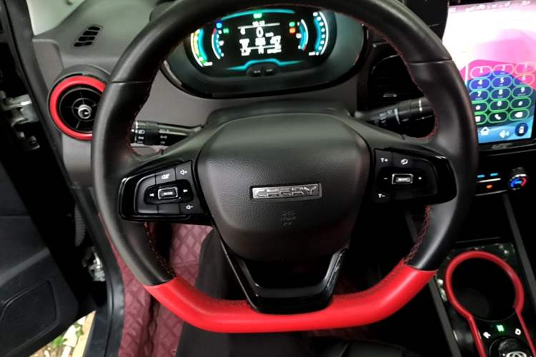 Used Chery QQ Little Ant 2022 Sweet Pink Edition Half-Sugar Version Lithium Iron Phosphate 30 kW 301 km Steering Wheel