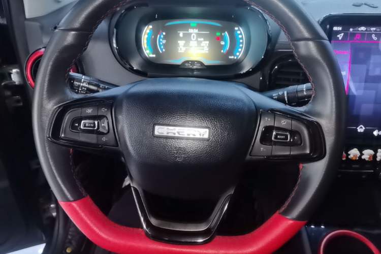 Used Chery QQ Little Ant 2022 Updated Version Sweet Pink Edition Full Sugar Version Lithium Iron Phosphate 30.7 kWh 30 kW 301 km Steering Wheel