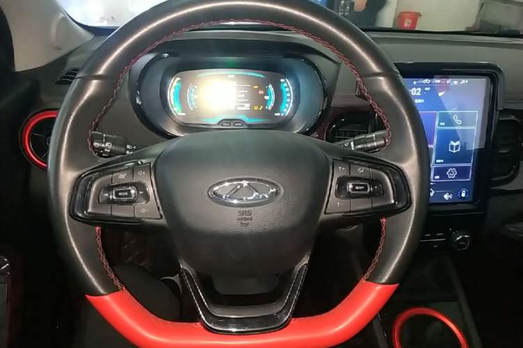 Used Chery QQ Little Ant 2022 Restyled Version Sweet Pink Edition Half-Sugar Version 28.8 kWh 30 kW 301 km Steering Wheel