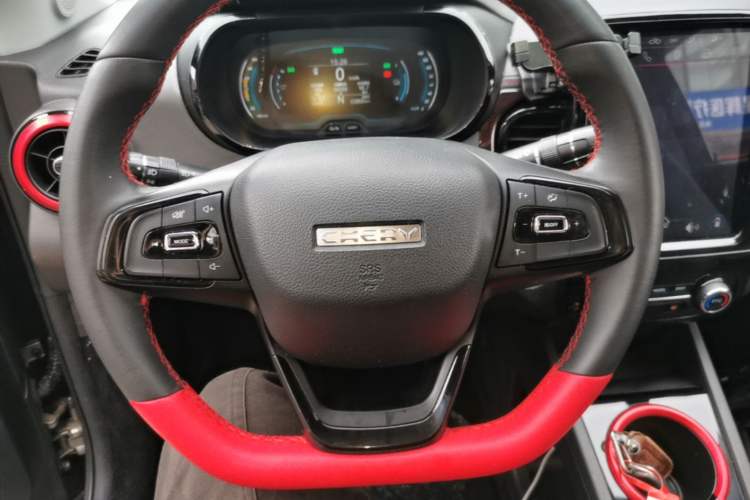 Used Chery QQ Little Ant 2022 Sweet Pink Edition Half-Sugar Version Lithium Iron Phosphate 30 kW 301 km Steering Wheel