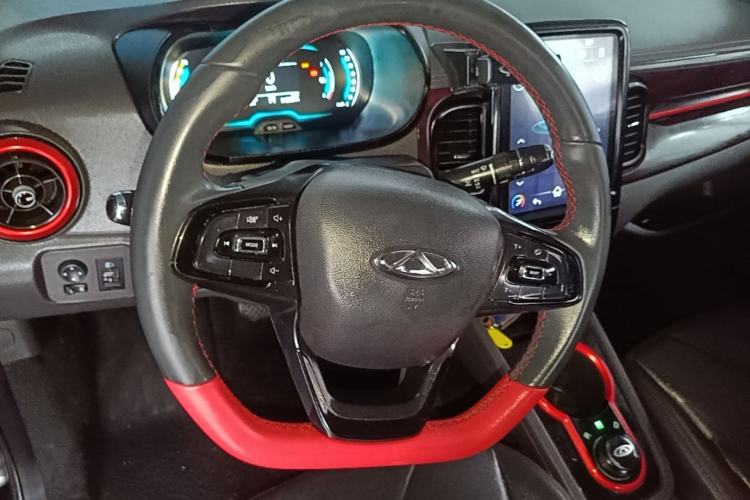 Used Chery QQ Little Ant 2022 Revised Version Sweet Pink Edition Half-Sugar Version Lithium Iron Phosphate 30.7 kWh 30 kW 301 km Steering Wheel