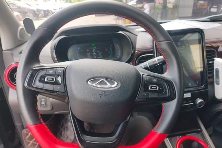 Used Chery QQ Little Ant 2022 Sweet Pink Edition Half-Sugar Version Lithium Iron Phosphate 30 kW 301 km Steering Wheel