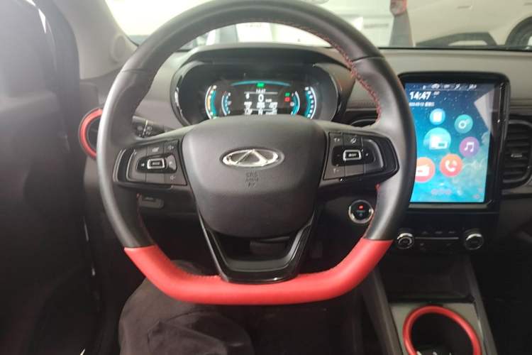 Used Chery QQ Little Ant 2022 Revised Version Sweet Pink Edition Half-Sugar Version Lithium Iron Phosphate 30.7 kWh 30 kW 301 km Steering Wheel