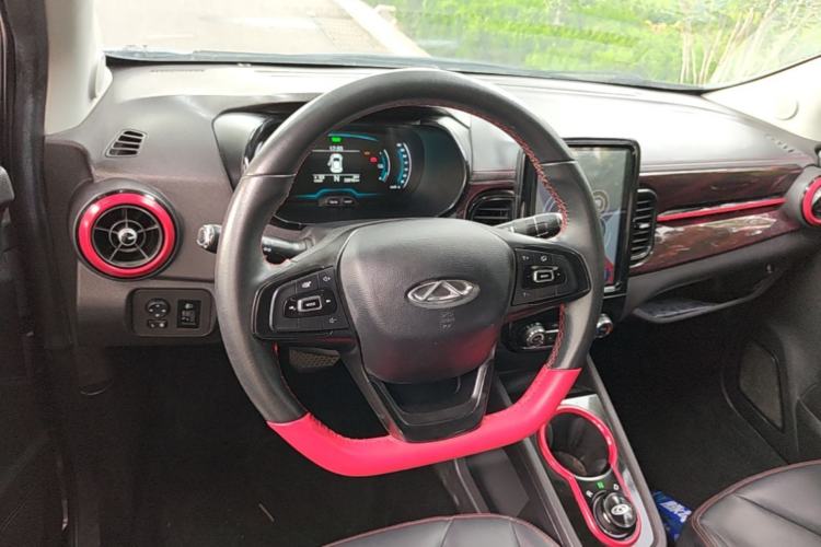 Used Chery QQ Little Ant 2022 Restyled Version Sweet Pink Edition Half-Sugar Version 28.8 kWh 30 kW 301 km Steering Wheel