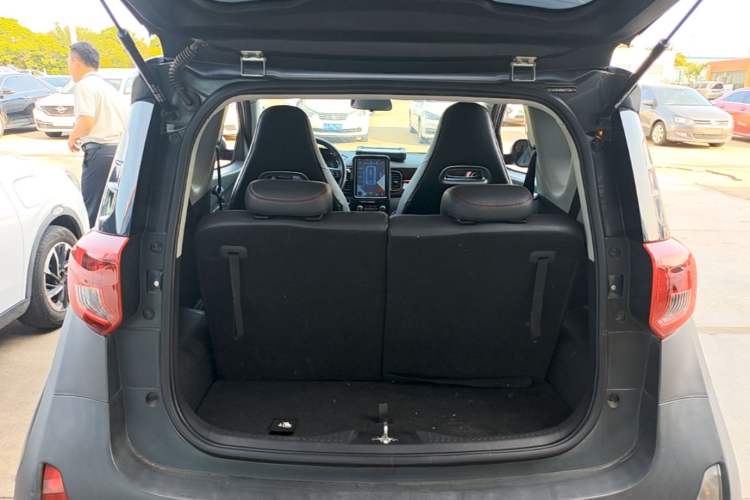 Used Chery QQ Little Ant 2022 Revised Version Sweet Pink Edition Half-Sugar Version Lithium Iron Phosphate 30.7 kWh 30 kW 301 km Trunk