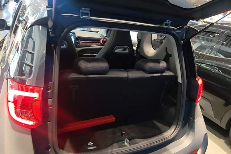 Used Chery QQ Little Ant 2022 Sweet Pink Edition Full Sugar Version Lithium Iron Phosphate 29.2 kWh 30 kW 301 km Trunk