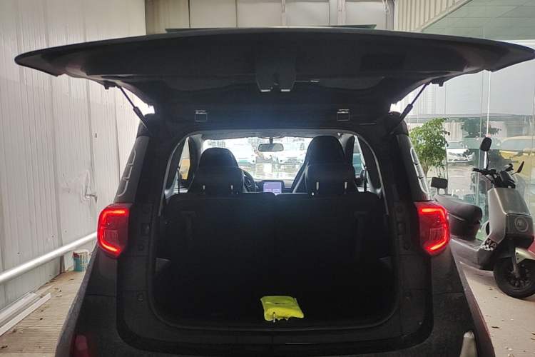 Used Chery QQ Little Ant 2022 Revised Version Sweet Pink Edition Half-Sugar Version Lithium Iron Phosphate 30.7 kWh 30 kW 301 km Trunk