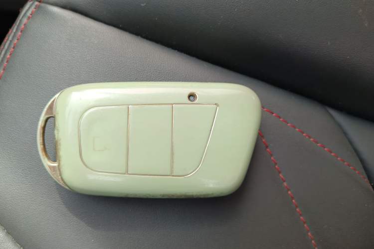 Used Chery QQ Little Ant 2022 Sweet Pink Edition Half-Sugar Version Lithium Iron Phosphate 30 kW 301 km Vehicle Key