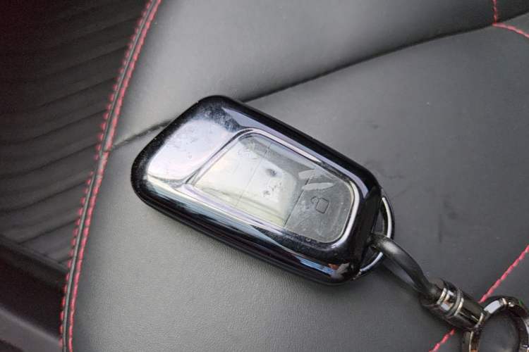 Used Chery QQ Little Ant 2022 Sweet Pink Edition Half-Sugar Version 3-Cell Lithium 30kW 301km Vehicle Key