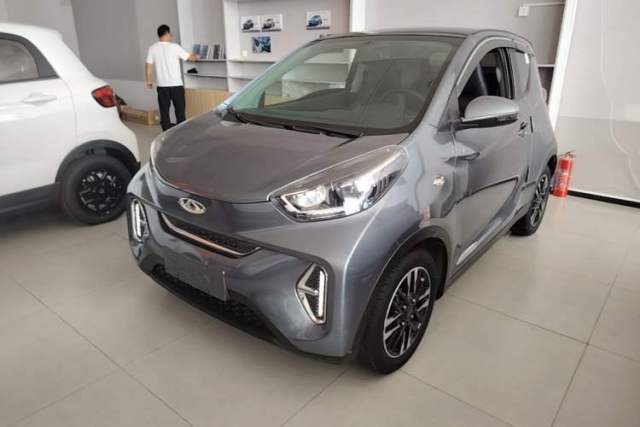 Used Chery QQ Little Ant 2022 Revised Version Sweet Pink Edition Half-Sugar Version Lithium Iron Phosphate 30.7 kWh 30 kW 301 km