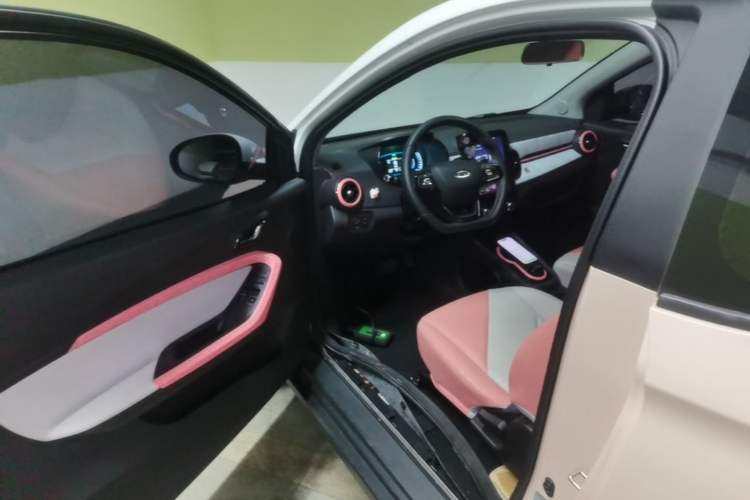 Used Chery QQ Little Ant 2022 Revised Version Sweet Pink Edition Half-Sugar Version Lithium Iron Phosphate 30.7 kWh 30 kW 301 km Driver Seat