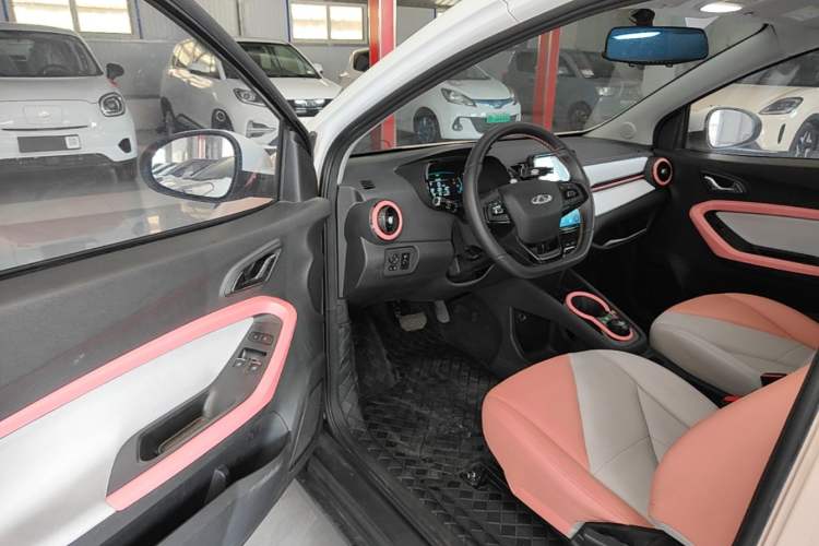Used Chery QQ Little Ant 2022 Sweet Pink Edition Half-Sugar Version Lithium Iron Phosphate 29.2 kWh 30 kW 301 km Driver Seat