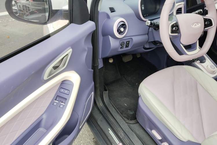 Used Chery QQ Little Ant 2022 Me 301km Rococo Lithium Iron Phosphate Driver Seat