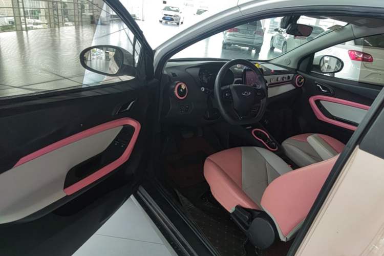 Used Chery QQ Little Ant 2022 Sweet Pink Edition Half-Sugar Version Lithium Iron Phosphate 29.2 kWh 30 kW 301 km Driver Seat