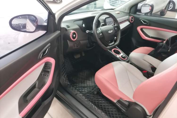 Used Chery QQ Little Ant 2022 Restyled Version Sweet Pink Edition Half-Sugar Version 28.8 kWh 30 kW 301 km Driver Seat