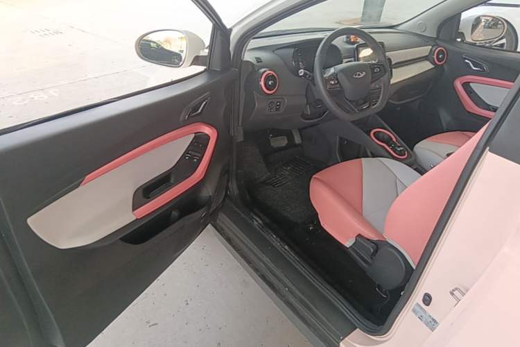 Used Chery QQ Little Ant 2022 Restyled Version Sweet Pink Edition Low-Sugar Version Lithium Iron Phosphate Battery 30.7 kWh 30 kW 301 km Driver Seat