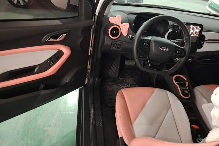 Used Chery QQ Little Ant 2022 Revised Version Sweet Pink Edition Half-Sugar Version Lithium Iron Phosphate 30.7 kWh 30 kW 301 km Driver Seat