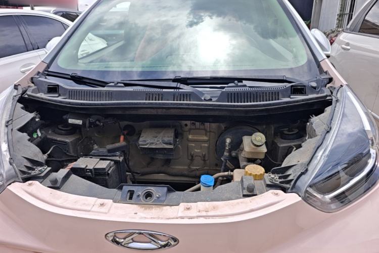 Used Chery QQ Little Ant 2022 Revised Version Sweet Pink Edition Half-Sugar Version Lithium Iron Phosphate 30.7 kWh 30 kW 301 km Engine Bay