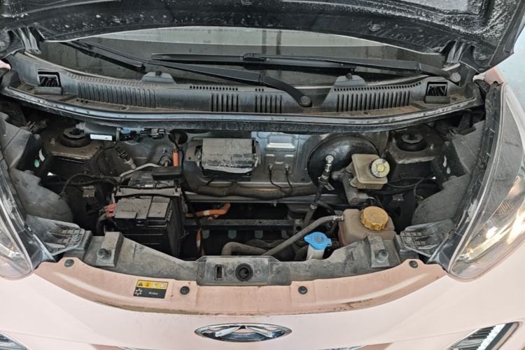 Used Chery QQ Little Ant 2022 Sweet Pink Edition Half-Sugar Version Lithium Iron Phosphate 30 kW 301 km Engine Bay