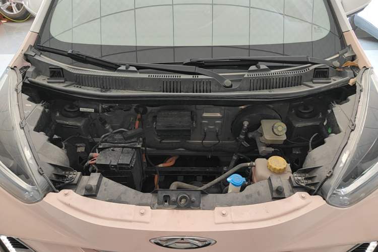 Used Chery QQ Little Ant 2022 Sweet Pink Edition Half-Sugar Version Lithium Iron Phosphate 29.2 kWh 30 kW 301 km Engine Bay